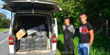 Doi ucraineni, cu maşina ticsită cu peste 12.000 de pachete cu ţigări de contrabandă, prinşi la Săpânţa – foto