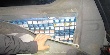 Țigări ascunse în peretele lateral al unui microbuz descoperite de poliţiştii de frontieră