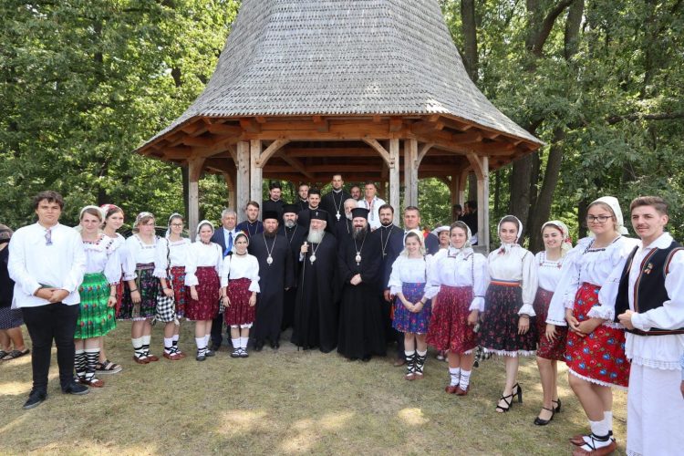 Oaspeţi de seamă la hramul Mănăstirii „Sfânta Maria Magdalena” din Oarţa de Sus