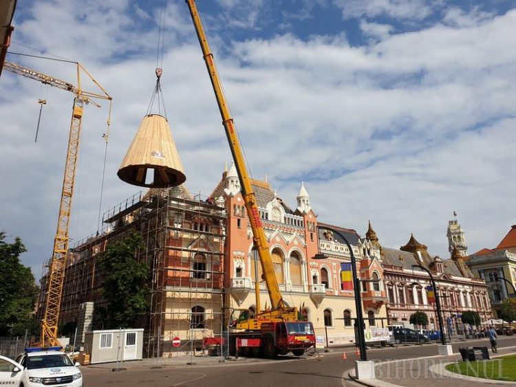 Turla Palatului Episcopal Greco-Catolic din Oradea a fost ridicată pe acoperiș