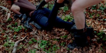 Fată de 15 ani VIOLATĂ de concubinul mamei sale