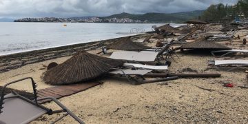 Sute de maramureșeni riscă să-și rateze vacanța. O țară preferată de turiști este măturată de furtuni