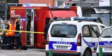 Atac în Lyon. Un refugiat a ucis un om și a rănit 8, cu un cuțit și o țepușă de rotisor