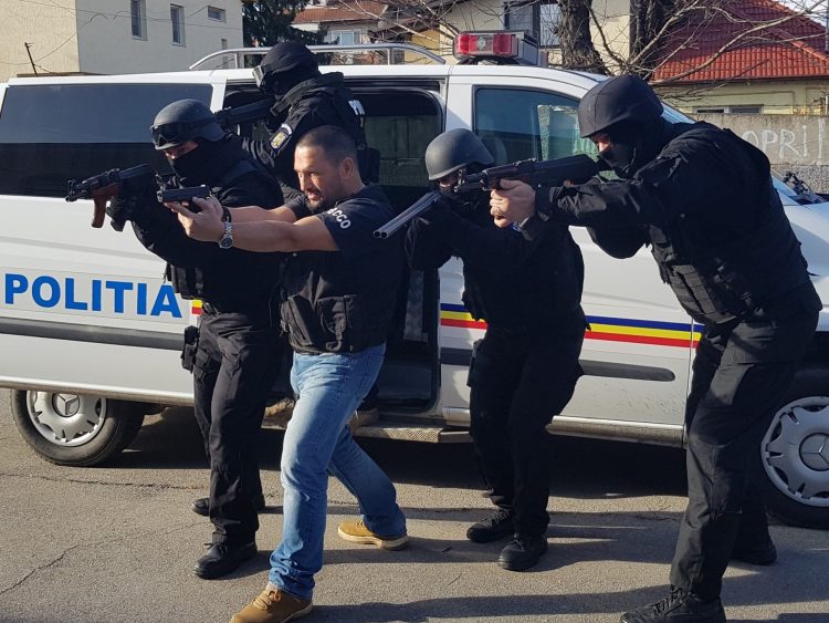 Traian Berbeceanu către noua generație de polițiști: „Măi copii, lăsați feișănu că bătaia doare ca dracu’!”