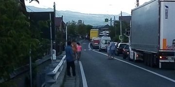 Trafic blocat pe DN 18 din cauza unui accident – FOTO