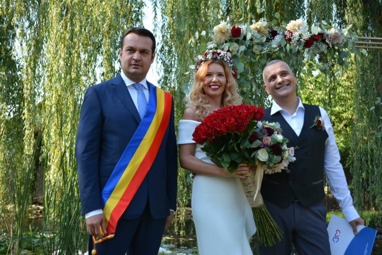 Bucurie la Spitalul Județean. Un cunoscut medic s-a căsătorit cu aleasa inimii – FOTO