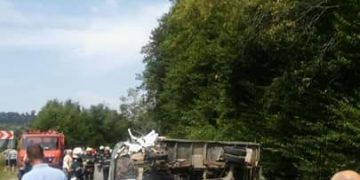 Accident grav pe DN 18 B. Sunt implicate mai multe autoturisme