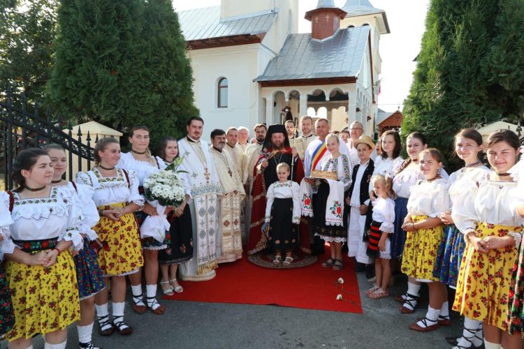 Sărbătoare mare în Dumbrăvița. Credincioșii ortodocși au avut un invitat de seamă