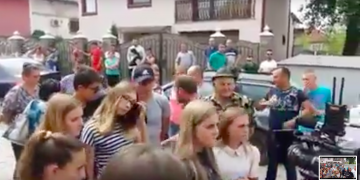 Locuitorii din Vișeu de Sus la un pas de revoltă. Ce spun despre copiii nemți reeducați la ei în localitate – VIDEO