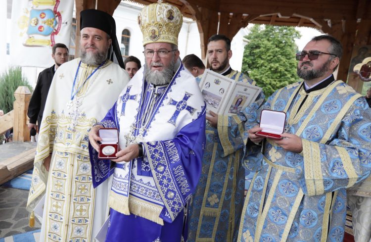 Hramul Mănăstirii Moisei. Mii de credincioși au asistat la slujbele religioase – FOTO