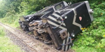 Actualizare: Mocanița a deraiat. Fetiță de 4 săptămâni printre victime
