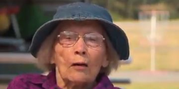 O femeie din SUA a sărit cu paraşuta la vârsta de 103 ani