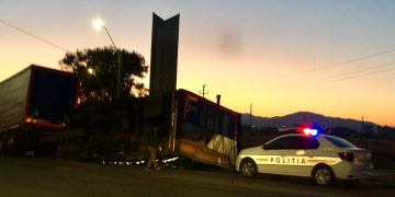 TIR răsturnat la Clubul Văcarilor – FOTO