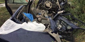 Doi morţi, un copil de trei ani printre răniţi, în urma coliziunii dintre un TIR şi un Renault