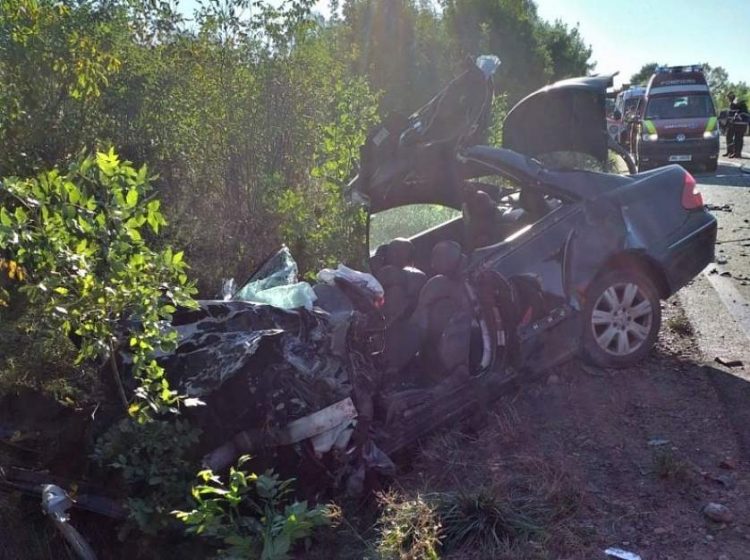Coliziune mortală între un autocar cu 24 de pasageri şi un Mercedes, pe DN1