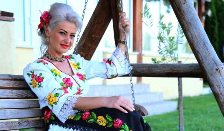 Fiul de 19 ani al cântăreţei Anamaria Pop, moartă în cumplitul accident la Cicârlău, a transmis un mesaj emoţionant pe Facebook