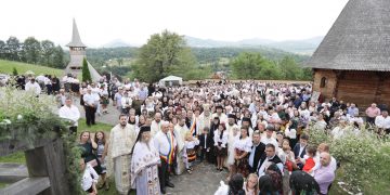 Mii de credincioşi la hramul Mănăstirii Botiza, de Schimbarea la Faţă a Domnului