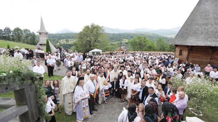 Mii de credincioşi la hramul Mănăstirii Botiza, de Schimbarea la Faţă a Domnului