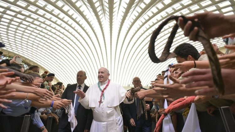 FIȚI CONSTRUCTORII ACTIVI AI UNEI EUROPE REÎNNOITE: PAPA FRANCISC CERCETAŞILOR ŞI CĂLĂUZELOR DIN EUROPA