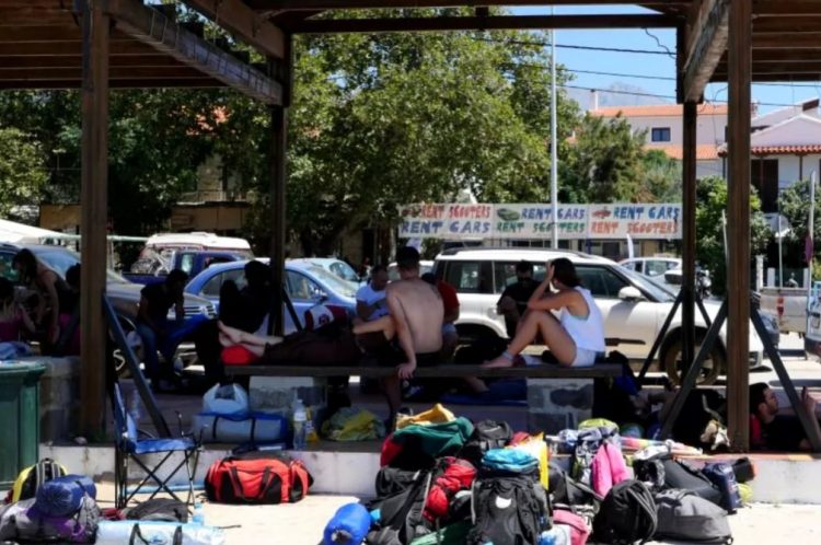 Turiştii români din Samothraki riscă să rămână blocați pe insulă până pe 18 august