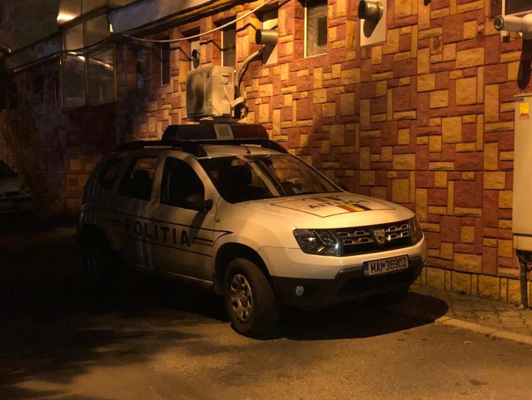 Tentativă de spargere în centrul orașului. Hoții au fost surprinși în flagrant de un trecător – FOTO