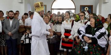 Slujbă de târnosire, cuvânt pastoral la Duminica românilor migranţi, distincţii, la Huta Certeze – foto