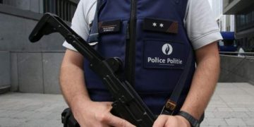 Şofer român de TIR tâlhărit într-o parcare din Belgia de doi iranieni