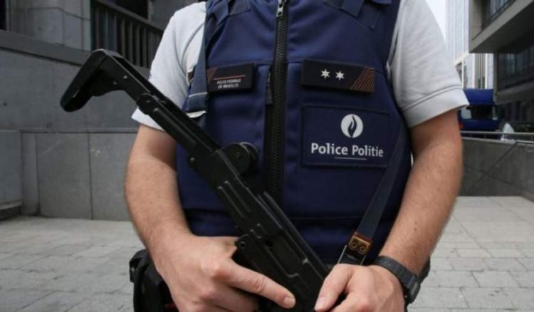 Şofer român de TIR tâlhărit într-o parcare din Belgia de doi iranieni