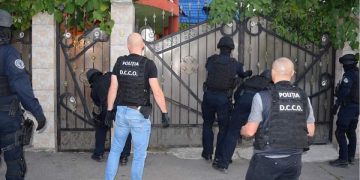 Fete exploatate şi torturate de bunica lor, la Cluj. Femeia le obliga să cerşească la normă