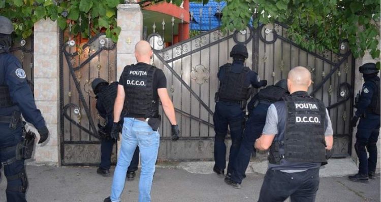 Fete exploatate şi torturate de bunica lor, la Cluj. Femeia le obliga să cerşească la normă