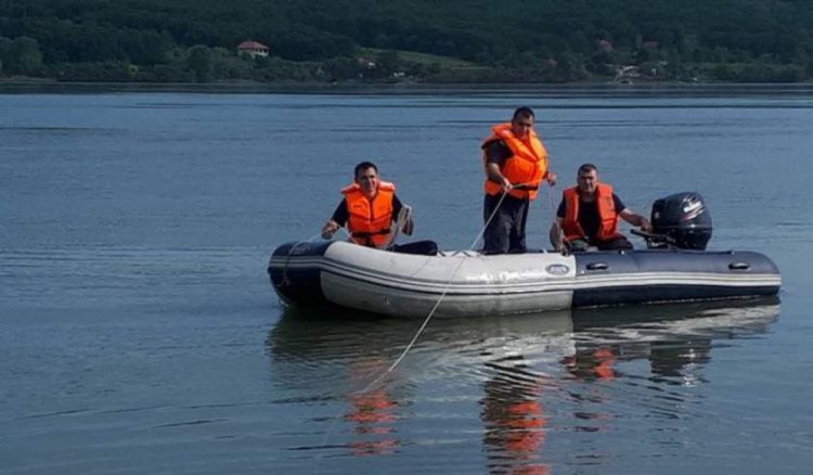 Patru copii sunt căutaţi, după ce s-ar fi înecat în Râul Putna