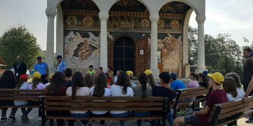 Întâlnire între jandarmi şi copiii aflaţi în tabără la Mănăstirea ,,Sfântul Prooroc Ilie-Dealul Mare” din Coroieni