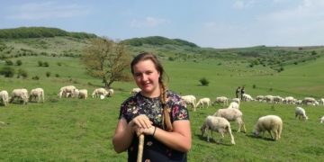 Are 16 ani şi e „ciobăniţă“ pentru 1.200 de oi