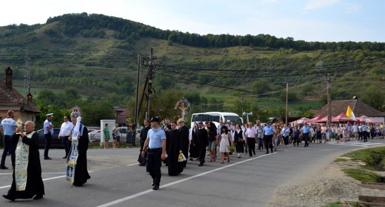Cu Fericitul Episcop Iuliu Hossu, spre Maica Sfântă de la Nicula, pe drumul credinţei