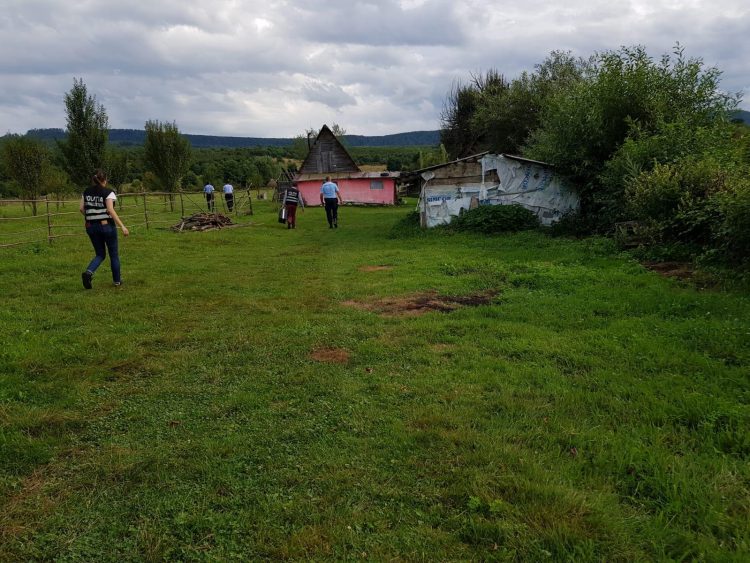 După o ceartă cu părinţii, un minor de 16 ani a fugit de acasă. După 12 ore de căutări a fost găsit de poliţiştii din Sarasău – FOTO