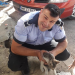 Polițiștii pot să fie eroi. Cum a fost salvat un pui de pisică. FOTO