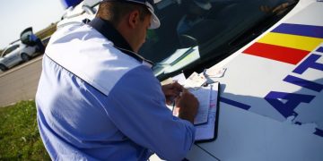 Început de săptămână presărat cu infracţiuni rutiere în judeţ: şoferi beţi, fără permis de conducere sau minori la volan