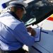 Început de săptămână presărat cu infracţiuni rutiere în judeţ: şoferi beţi, fără permis de conducere sau minori la volan