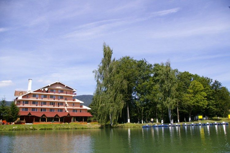 Acuzații de abuz la adresa administratorului Cabanei Mogoșa. Ce ilegalități face acesta