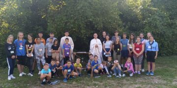 Copiii și tinerii din parohiile greco-catolice din Sălsig, Băsești și Oarța de Jos, Săliște, în tabără la Ţicău