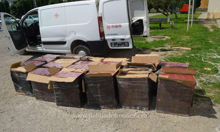 Urmăriri în trafic, focuri de armă, peste 40.000 pachete cu țigări de contrabandă confiscate la Sarasău – video