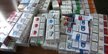Peste 600 pachete cu ţigări de contrabandă găsite în maşina unui sătmărean de poliţiştii din Baia Sprie