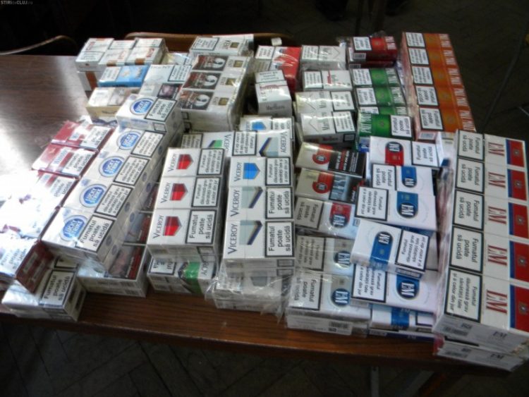 Peste 600 pachete cu ţigări de contrabandă găsite în maşina unui sătmărean de poliţiştii din Baia Sprie