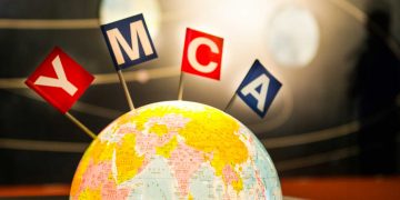 Din Baia Mare în Hong Kong pentru dezvoltarea societății