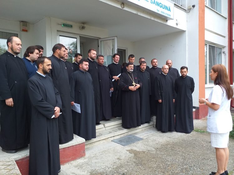 Preoţii din Protopopiatul Baia Mare au donat sânge pentru cei în suferinţă