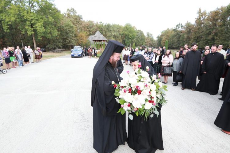 Maica stareţă Agnia Ciuban de la Mănăstirea Săpânţa Peri, distinsă cu Medalia Omagială „Justinian Arhiepiscopul”