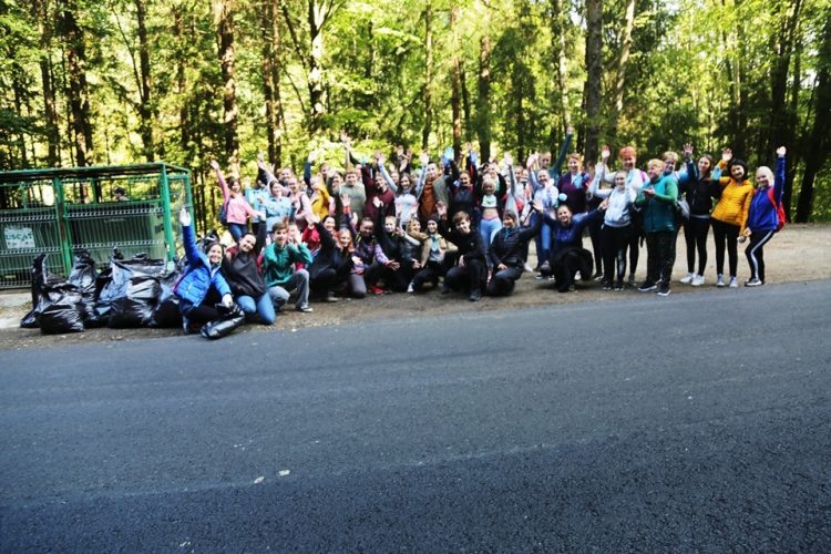 Maramureșul din nou în frunte la mobilizare și implicare: mii de participanți la cea mai mare acțiune de ecologizare Let’s Do It, Romania