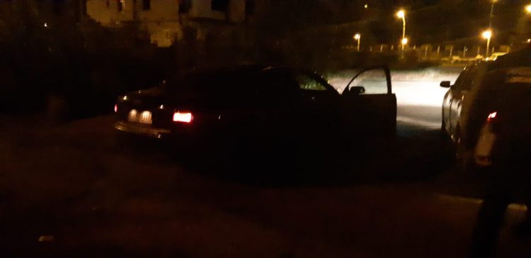 EXCLUSIV: Maramureşeni prinşi lângă biserică în timp ce-şi rulau ţigări din haşiş – FOTO