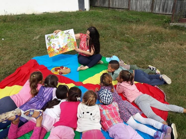 400 de copii din Maramureș au avut parte de învățare prin joc, lectură și experimente la Atelierele de Vară Șotron!