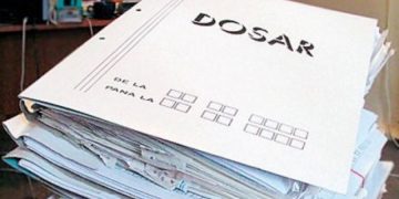 Băimăreancă cercetată de poliţişti după ce a distrus oglinzile retrovizoare ale unor autoturisme
